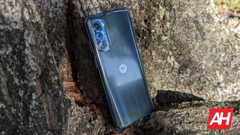 Motorola’s best-selling phone is heavily discounted today