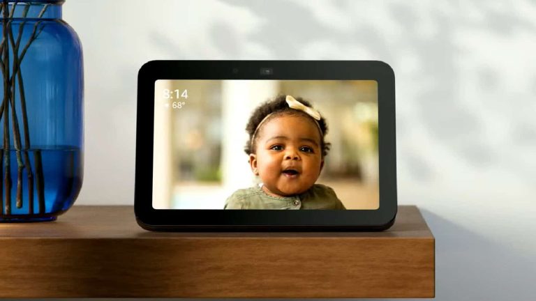 You can show photos on the new Echo Show 8, but at a cost