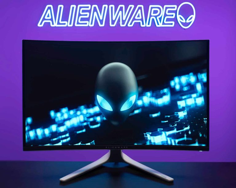 Alienware announces two “world’s first” gaming monitors at CES