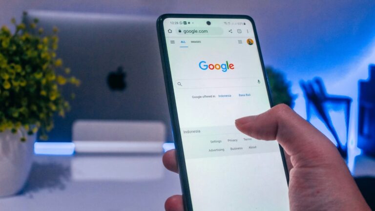 Google Search has a new “Hold for me”-like feature that doesn’t require a Pixel phone