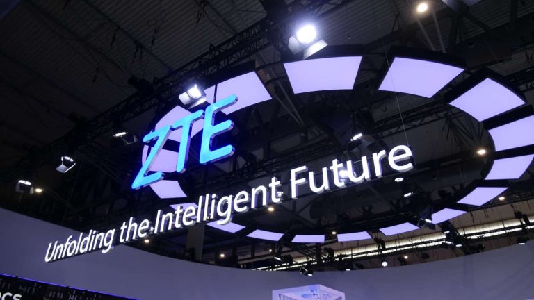 ZTE announces eyewear-free 3D tablet at MWC 2024