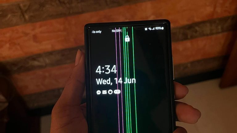 Samsung will fix your display green line issue for free… in one country