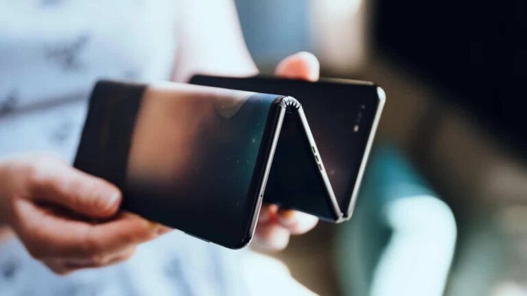 Huawei will be first to launch a tri-fold foldable smartphone