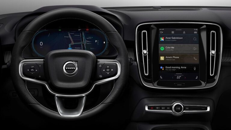 Google revs up Android Automotive with expanded support for messaging and VoIP apps